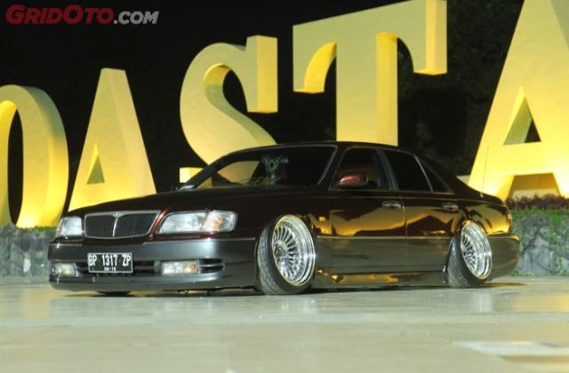 Mobil Bekas Nissan Cima 