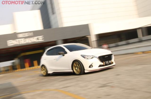 Mazda 2 Modifikasi Velg 17

