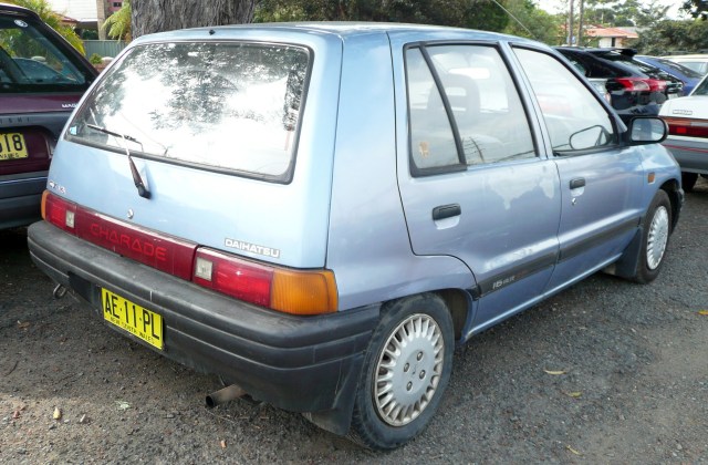 Kelebihan Daihatsu Charade 82 