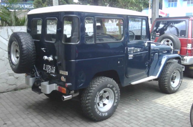 Toyota Land Cruiser Bensin
