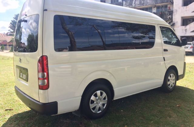Toyota Hiace Sewa

