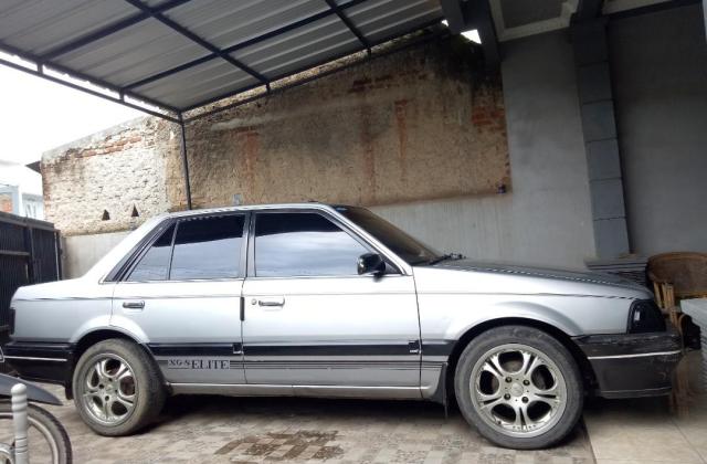 Mobil Bekas Mazda 323 Elite
