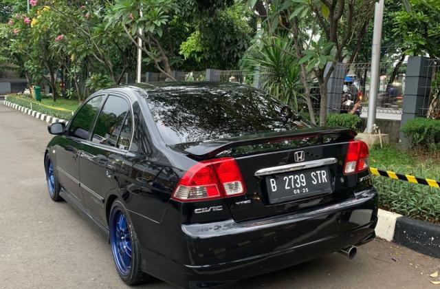 Modifikasi Honda Civic Vtis 2005 