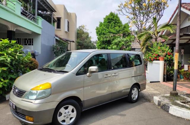 Oli Mesin Nissan Serena C24 