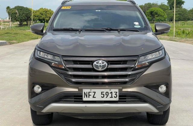 Toyota Rush Warna Bronze
