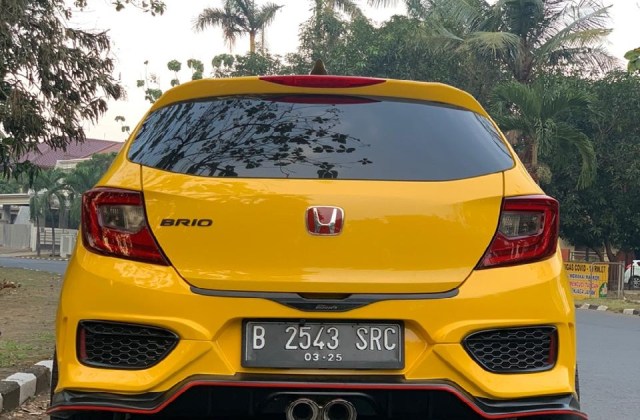 Modifikasi Honda Brio Kuning 