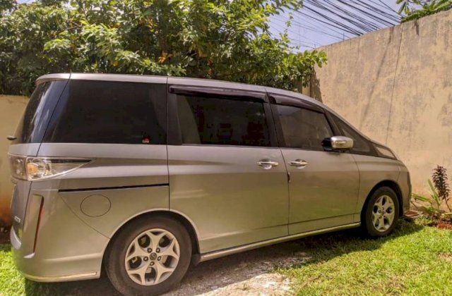 Mobil Mazda Biante 2014
