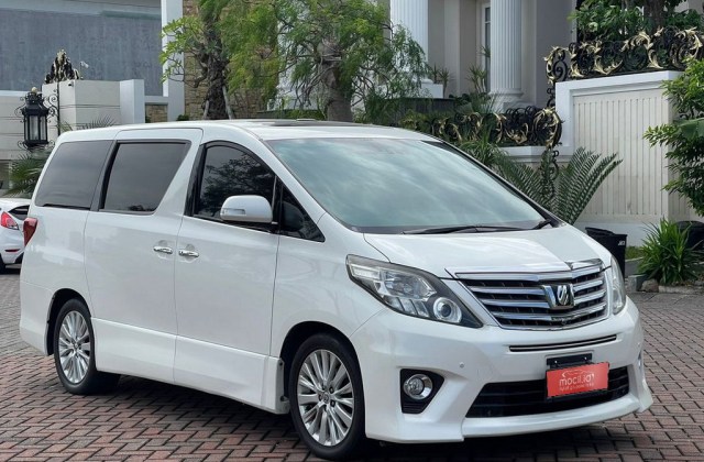 Toyota Alphard Tahun 2012
