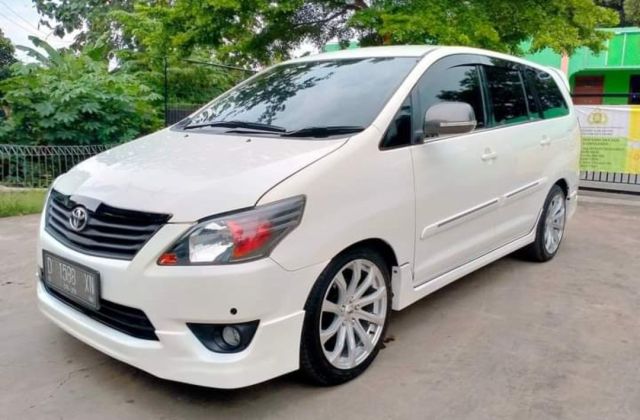 Modifikasi Mobil Innova 2010
