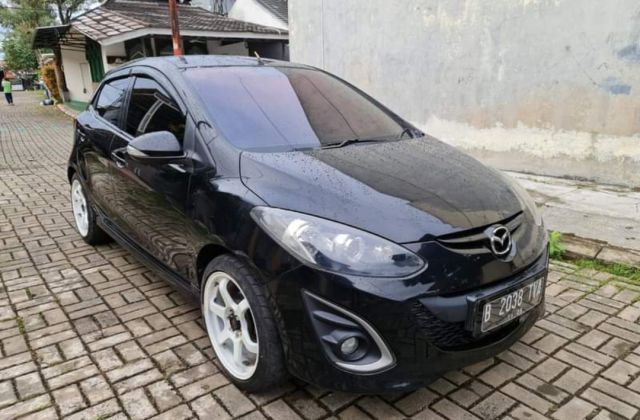 Lebar Mobil Mazda 2
