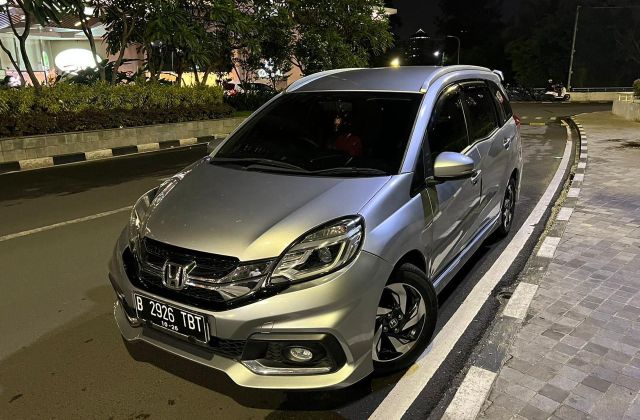 Modifikasi Honda Mobilio Silver 