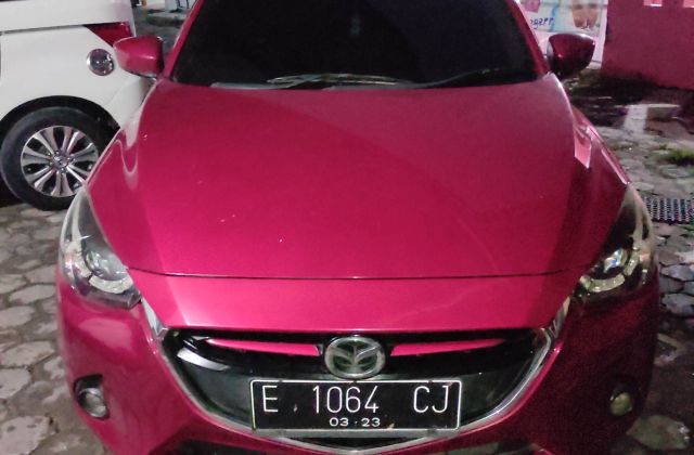 Mobil Bekas Mazda 2 2015
