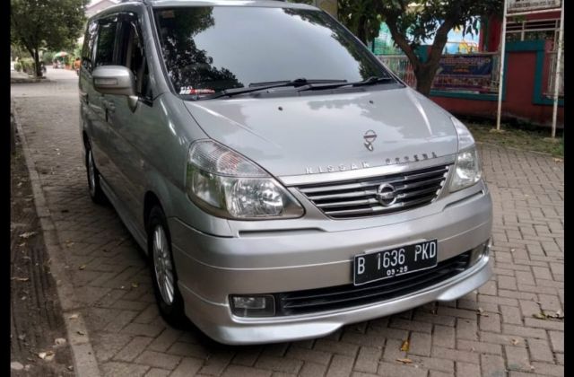 Mobil Bekas Nissan Serena Tahun 2010 