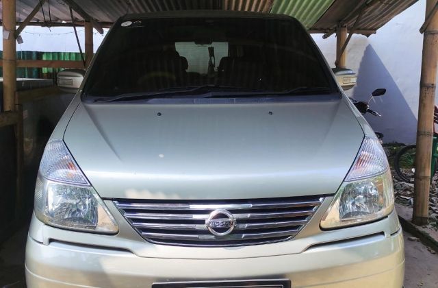 Cari Mobil Bekas Nissan Serena 2004 