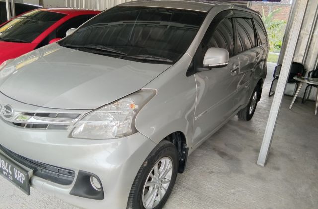 Spesifikasi Daihatsu Xenia R Deluxe 2015 