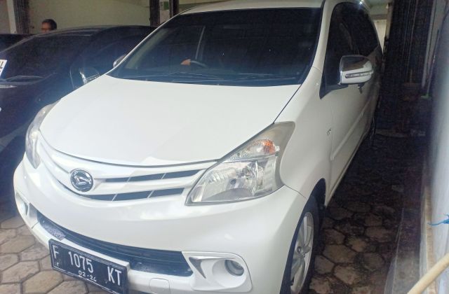 Spesifikasi Daihatsu Xenia R Deluxe 2013 