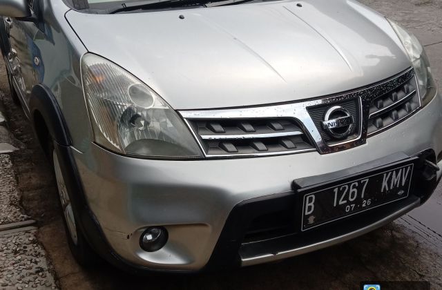 Kaca Depan Nissan Livina 