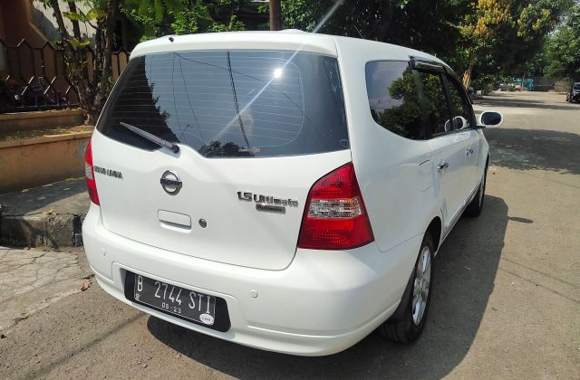 Spesifikasi Mobil Nissan Grand Livina 