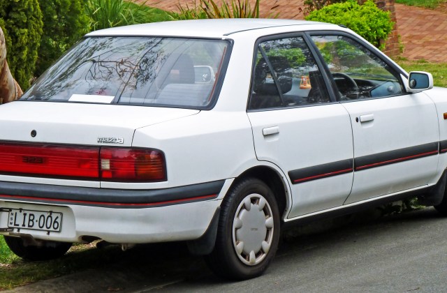 Mobil Sedan Mazda Tahun 95
