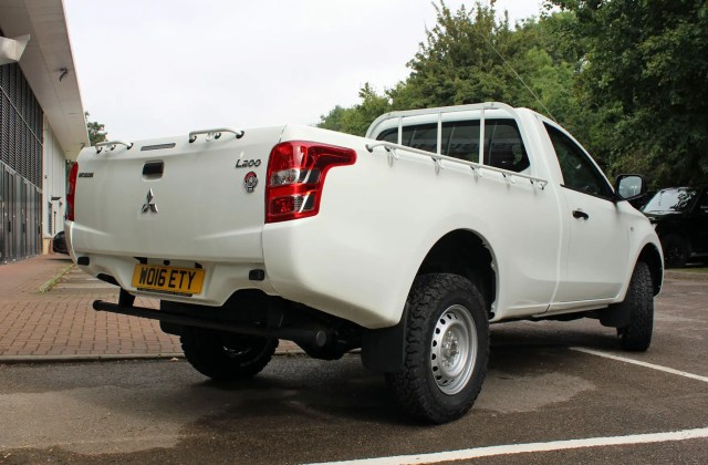 Spesifikasi Mitsubishi Triton Single Cabin 4x4
