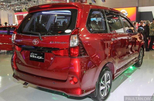 Toyota Avanza Merah
