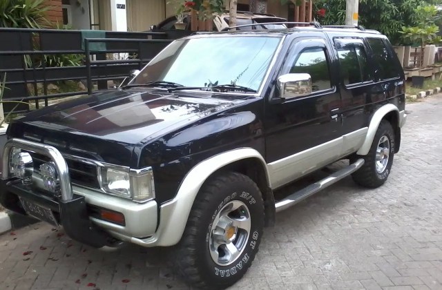 Harga Nissan Terrano Kingsroad 2002 