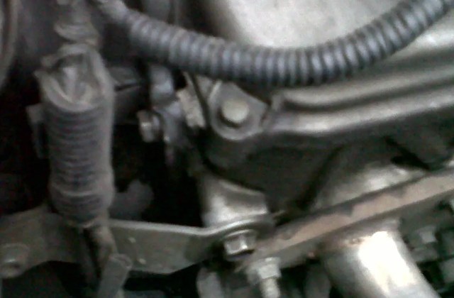 Kapasitas Oli Mesin Suzuki Baleno 2000
