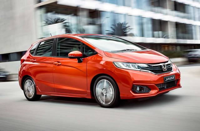 Kelebihan Dan Kekurangan Honda Jazz Generasi Pertama 