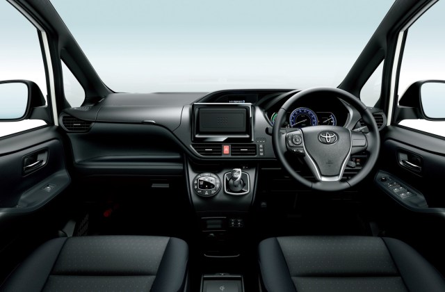 Spesifikasi Toyota Voxy
