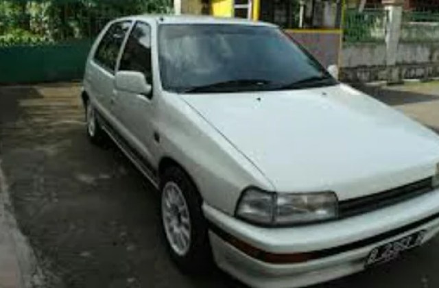 Spesifikasi Daihatsu Charade Classy 