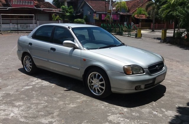 Suzuki Baleno Tahun 2000
