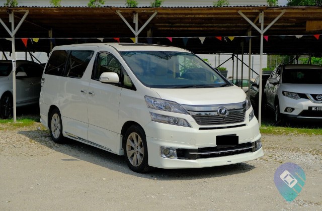 Toyota Vellfire Lama
