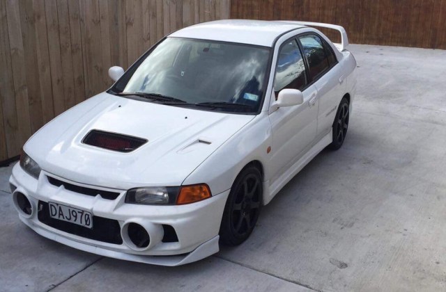 Sedan Mitsubishi Lancer Tahun 2000
