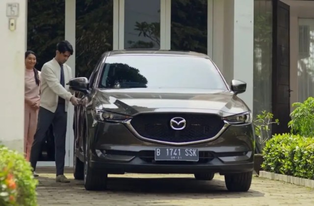 Mobil Mazda Lidya Danira
