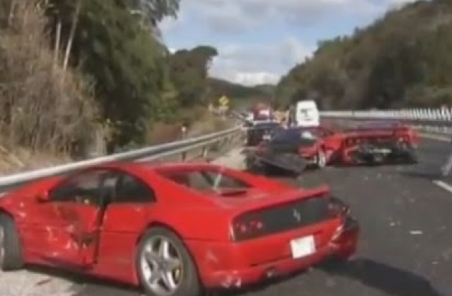 Rem Blong Mobil Ferrari Mewah Hantam Pembatas Jalan
