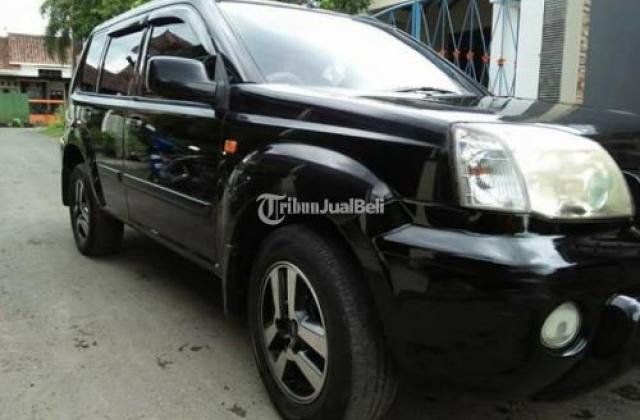 Mobil Nissan X Trail 2003 