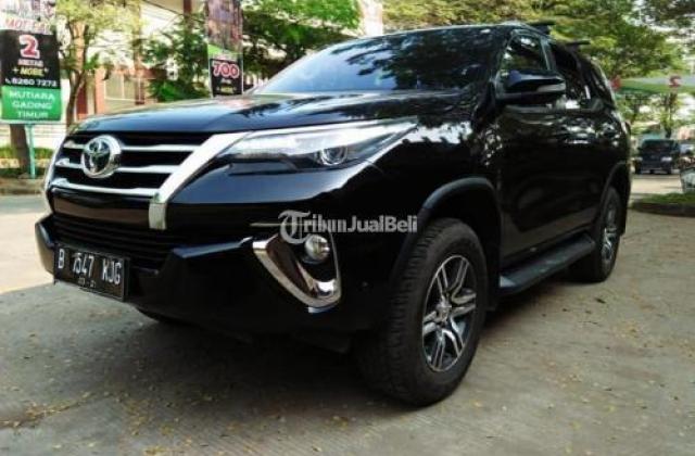 Toyota Fortuner Warna Hitam
