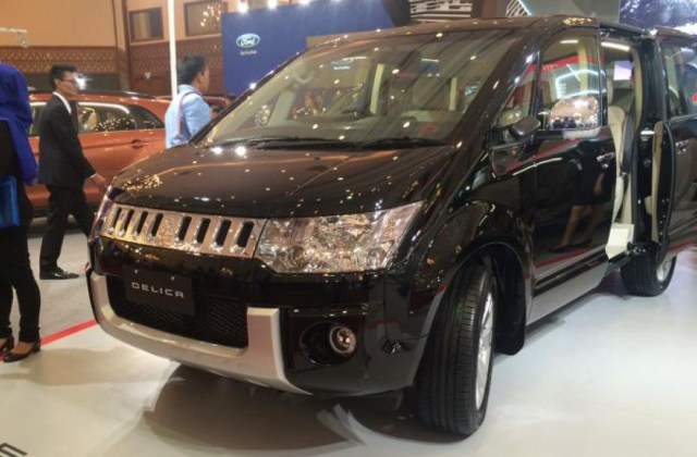 Spesifikasi Mitsubishi Delica Royal
