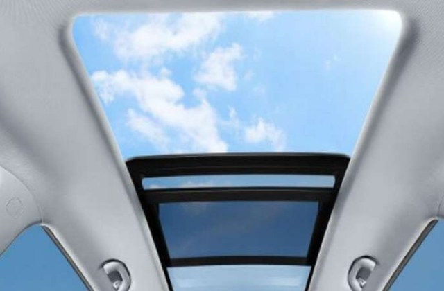 Mobil Wuling Yang Ada Sunroof
