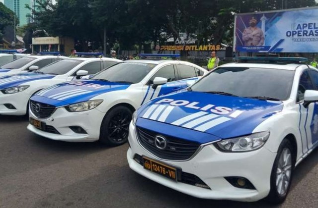 Mobil Sedan Mazda Polisi
