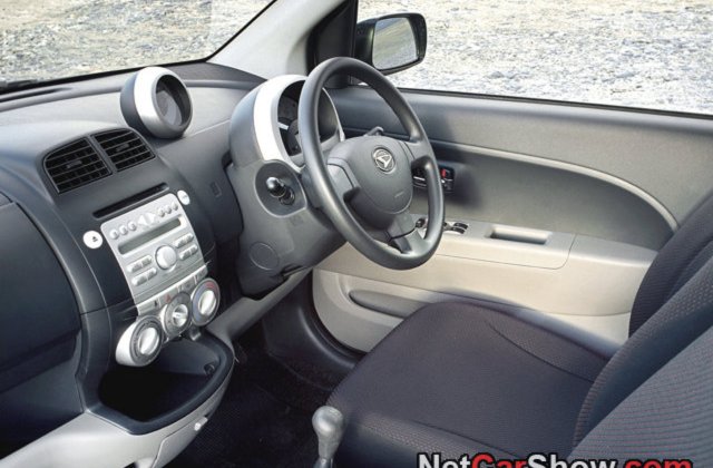 Interior Daihatsu Sirion 2012 