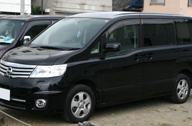 Mobil Bekas Nissan Serena C25 