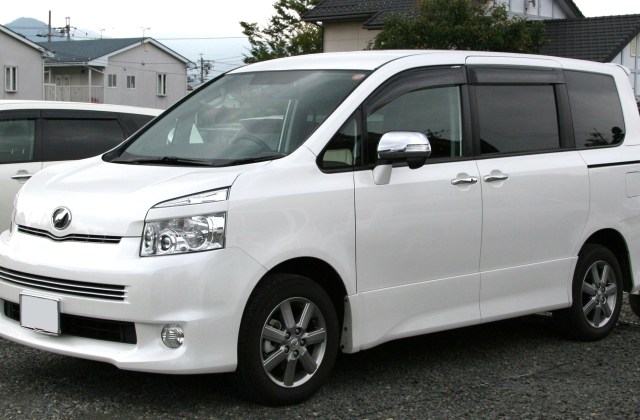 Toyota Voxy Vs Nav1
