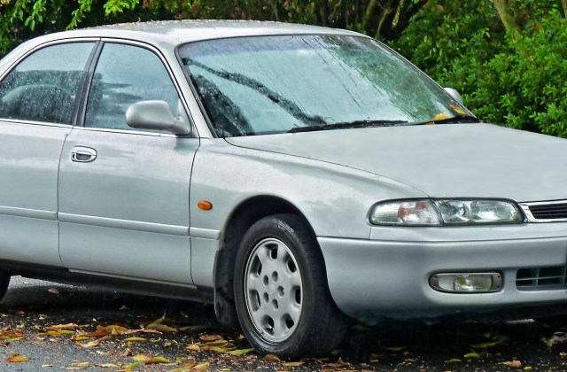 Mobil Mazda Cronos 626
