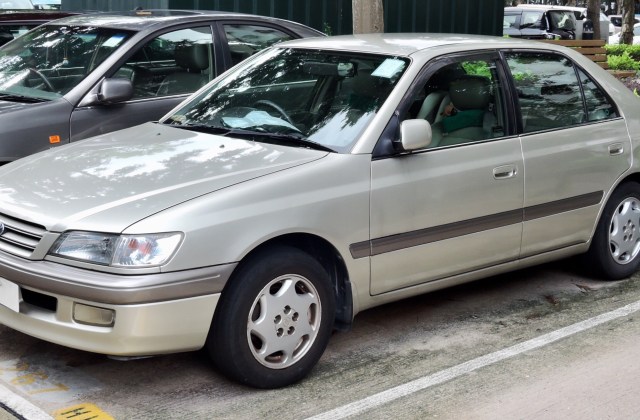 Mobil Sedan Mazda Tahun 90
