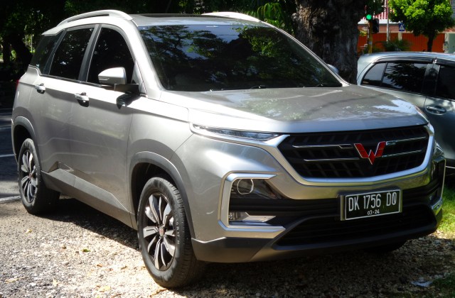 Ukuran Mobil Wuling Almaz
