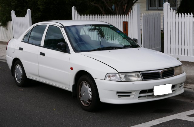 Sedan Mitsubishi Lancer
