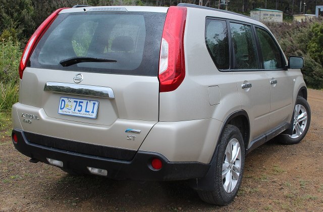 Mobil Nissan X Trail 2014 