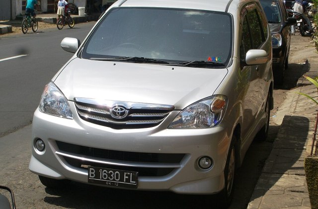Toyota Avanza Keluaran Pertama
