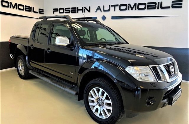 Mobil Nissan Navara Double Cabin 